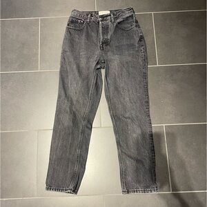 Everlane 90s Cheeky Jean Ankle Crop in Washed Black